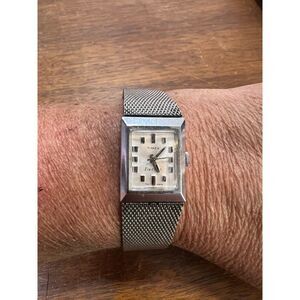 Vintage 1977 Timex Electric Women's Watch Silver Mesh Bracelet